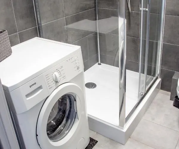 Al-dom Szary Bursztyn شقة